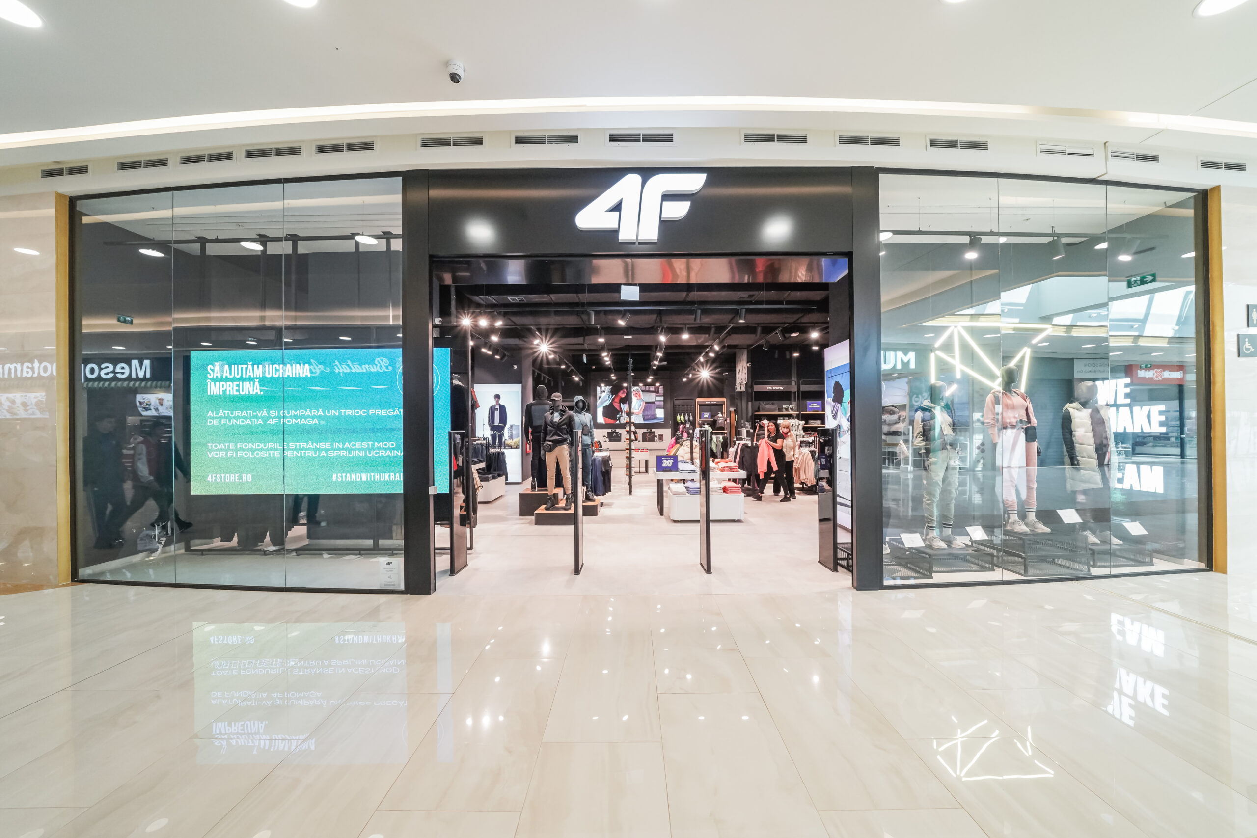 4F Colosseum Mall: Sportswear, Ski Gear & Fitness Apparel